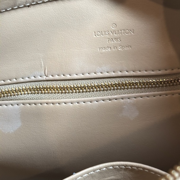 Authentic Louis Vuitton Houston tote in Monogram gold vernis leather - Picture 15 of 17